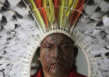 Peças dos Yawanawás são apresentadas na coleção da Cavalera no principal evento de moda do país