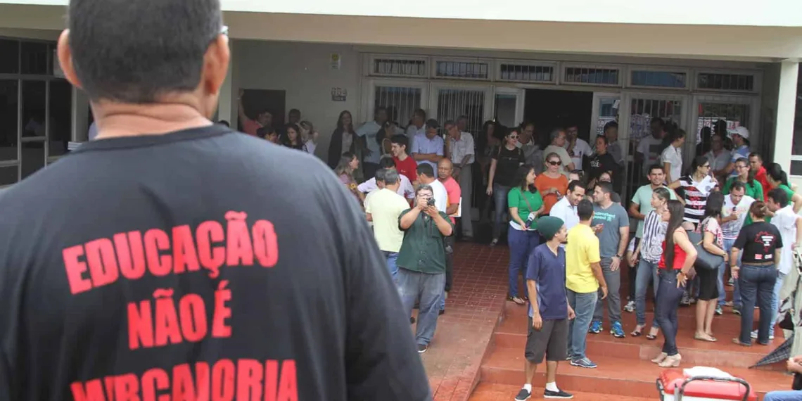 Servidores federais realizam ato no Centro de Rio Branco