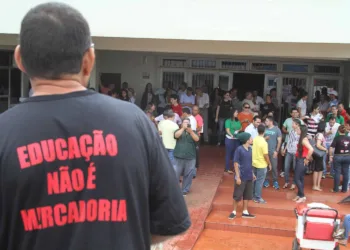 Servidores federais realizam ato no Centro de Rio Branco