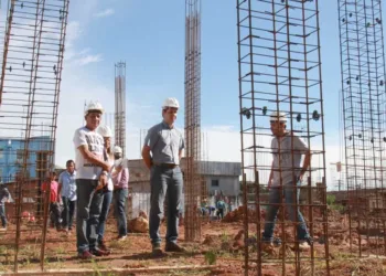 Prefeito Marcus Alexandre vistoria obras do Shopping Popular