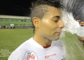 Marquinhos é surpreendido enquanto concedia entrevista após vitória do Rio Branco