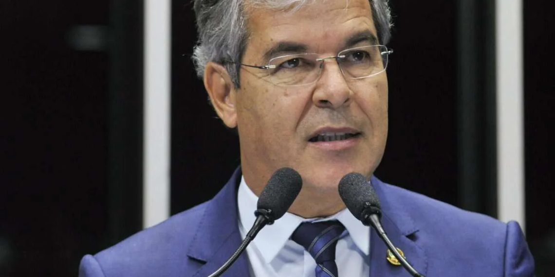 Viana cobra investimentos e defende redução na tarifa de energia no Acre
