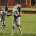 Matão, agora com 7 gols, comemora vitória com os companheiros do Estrelão. (Foto: João Paulo Maia)