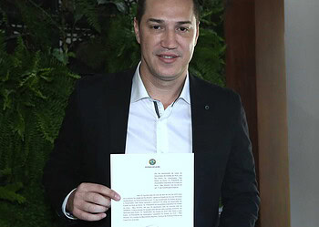 Ney Amorim assume governo do Estado pela primeira vez