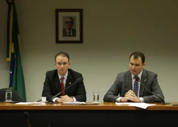Subcomissão do PNE criada por Leo de Brito aprova plano de trabalho