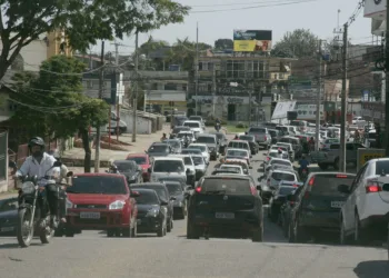 Rio Branco fica sem energia elétrica por alguns minutos e trânsito vira caos