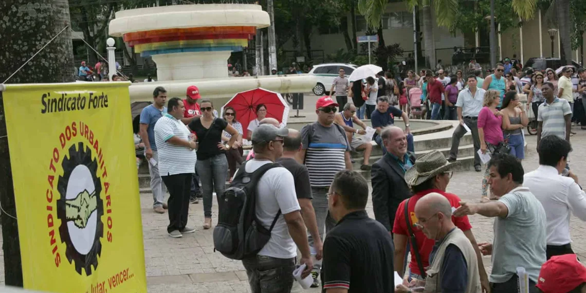 Servidores exigem melhorias e aumento salarial. (Foto: Odair Leal/ A GAZETA)