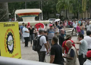Servidores exigem melhorias e aumento salarial. (Foto: Odair Leal/ A GAZETA)