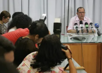 Porta-voz do governo acreano falou para a imprensa. (Foto: Odair Leal/ A GAZETA)