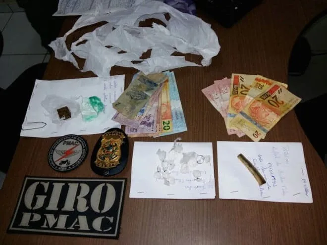 Policiais realizam flagrante de drogas e são agredidos em festa