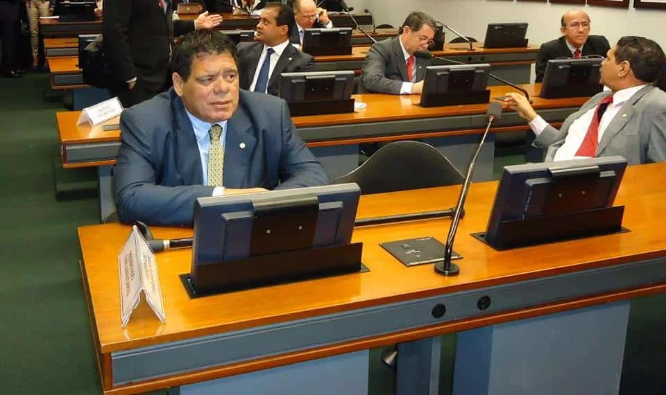 Relatório de Flaviano é aprovado em comissão