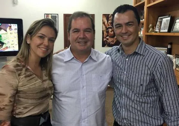 Tião Viana desejou um bom trabalho a Sawana Carvalho e Armando Melo. (Foto: Secom Acre)
