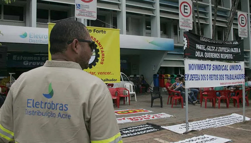 Greve dos funcionários deve durar até amanhã, 13. (Foto: Odair Leal/ AGAZETA)
