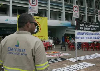 Greve dos funcionários deve durar até amanhã, 13. (Foto: Odair Leal/ AGAZETA)
