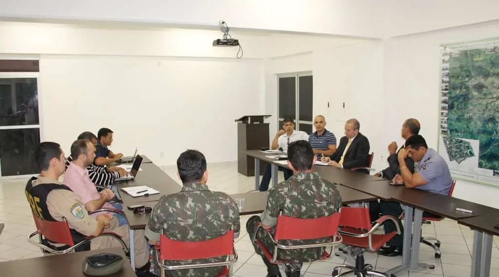 Segurança e instituições federais traçam ações de combate à circulação de armas de fogo