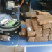 Droga estava acondicionada dentro de uma mala