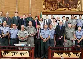 Policiais militares marcaram presença na Aleac, ontem. (Foto: Agência Aleac)
