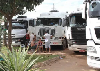 Caminhoneiros aguardam fim da greve da Suframa para voltar para casa