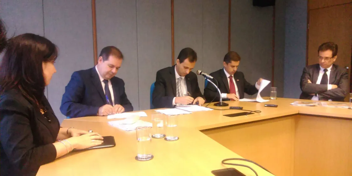 Governador assinou o termo de cooperação do Siconv com o Ministério do Planejamento e a Enap. (Foto: Divulgação)