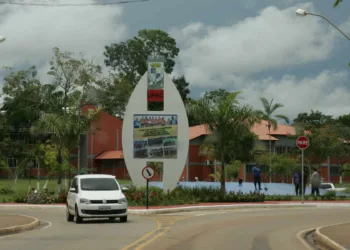 Professores aprovam indicativo de greve em assembleia geral