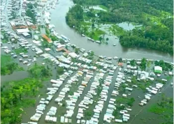 Cheia no Amazonas castiga vários municípios