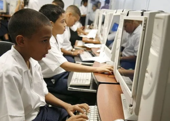 Internet de graça chega a 84 mil escolas públicas