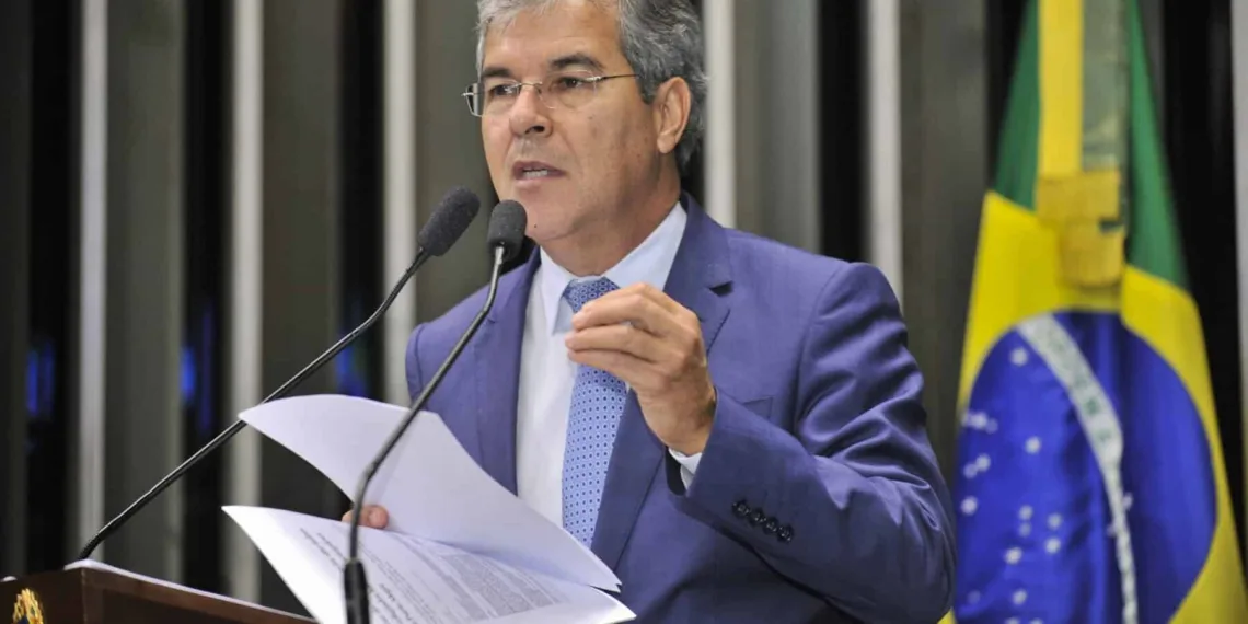 Jorge Viana cobra solução para refugiados haitianos no Brasil