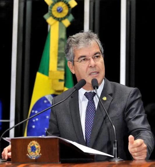Senador defende fim do financiamento empresarial de campanha