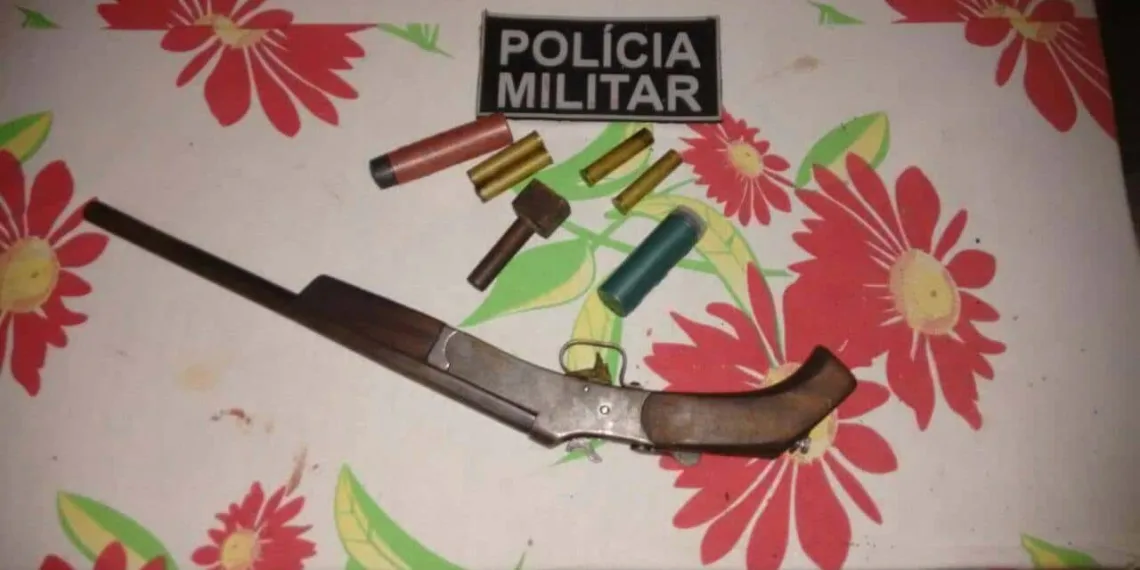 Adolescente de 17 anos tenta matar companheira com tiro de escopeta