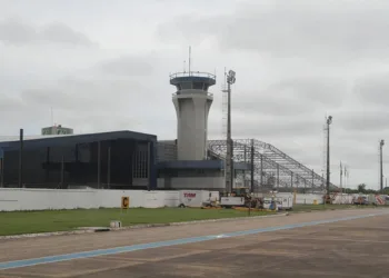(pt) Aviação na Amazônia, transporte aério em Rio Branco, Acre. na Amazônia brasileira, fronteira. Aéroporto internacional de Rio Branco
