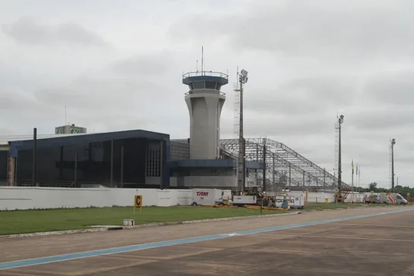 Obras na pista do aeroporto geram suspensão de voos comerciais na Capital