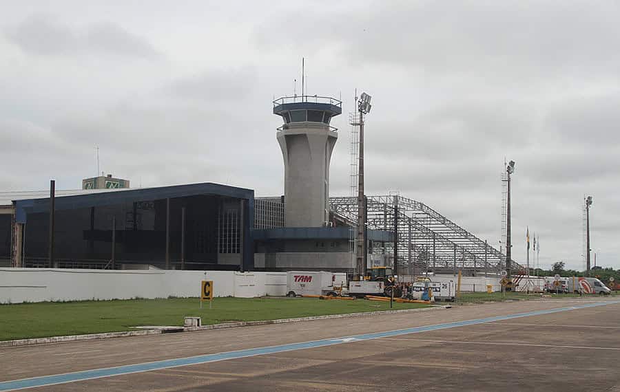 (pt) Aviação na Amazônia, transporte aério em Rio Branco, Acre. na Amazônia brasileira, fronteira. Aéroporto internacional de Rio Branco