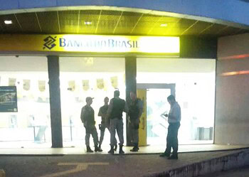 Bando entrou na agência pelo subsolo e invadiu sala dos cofres
