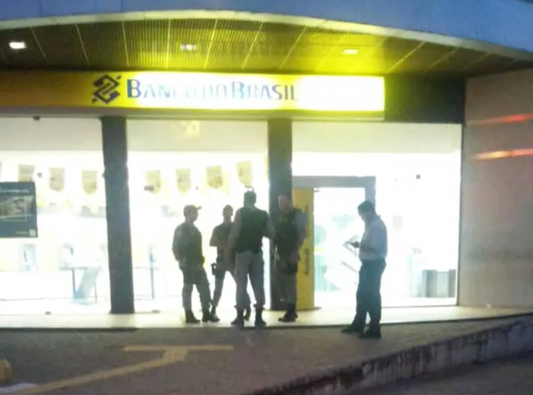 Bando entrou na agência pelo subsolo e invadiu sala dos cofres