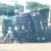 Caminhoneiro atropela ciclista, tenta fugir e capota caminhão na BR 364