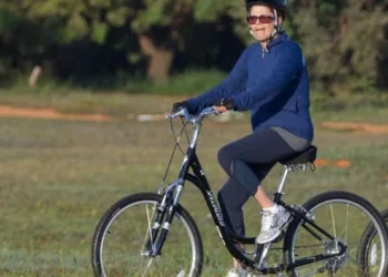 Presidente Dilma Rousseff pedalou ao ar livre ontem. (FOTO: ED FERREIRA FOLHAPRESS)