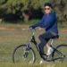 Presidente Dilma Rousseff pedalou ao ar livre ontem. (FOTO: ED FERREIRA FOLHAPRESS)