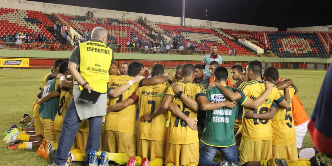 Jogadores do Galvez comemoram classificação na prorrogação e inédita. (foto: João Paulo Maia)