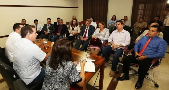 Executivos e Legislativo reforçaram união institucional. (Foto: Secom Acre)