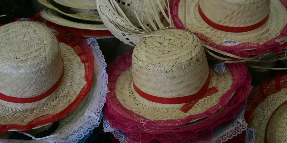 Em época de arraiais, comércio aquece e venda de artigos decorativos aumenta
