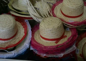 Em época de arraiais, comércio aquece e venda de artigos decorativos aumenta