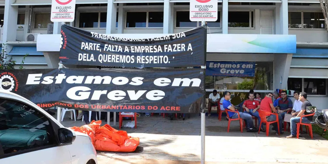 Servidores da Eletrobras entram em greve contra a privatização