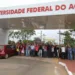 Grevistas aguardam reajuste inflacionário de 27,3% referente ao período de 2010 a 2015. (Foto: Odair Leal/ A Gazeta)