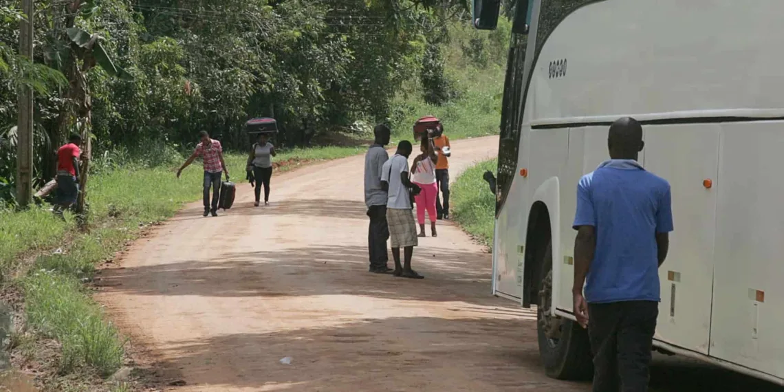 Mais de 900 haitianos vão ser transportados do Acre para São Paulo nos próximos 2 meses