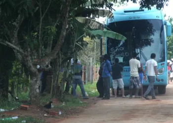 Acre aguarda liberação de verba para enviar 1,7 mil haitianos a SP e Sul do país