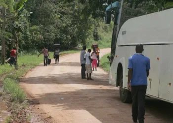 Mais de 900 haitianos vão ser transportados do Acre para São Paulo nos próximos 2 meses