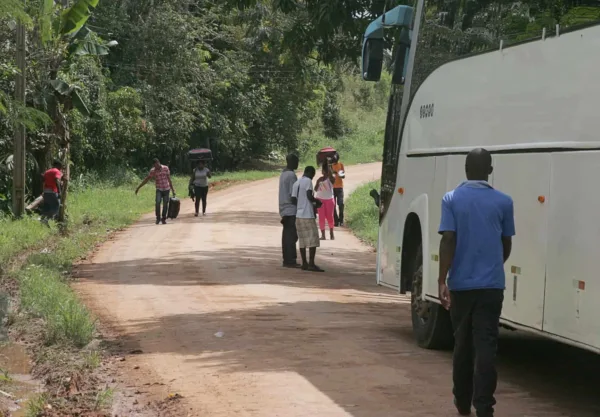 Mais de 900 haitianos vão ser transportados do Acre para São Paulo nos próximos 2 meses