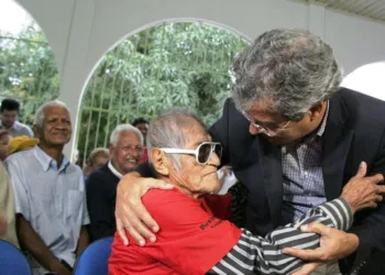 Idosos do Lar agradeceram a emenda de Jorge Viana. (Foto: Odair Leal/ AGAZETA)