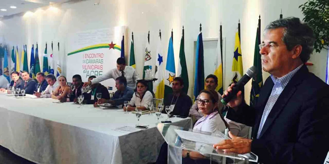 Senador destacou a importância do trabalho dos vereadores. (Foto: Divulgação)
