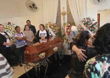 Armando Dantas foi velado pela família e amigos na capela São João Batista. (Foto: Odair Leal/ A GAZETA)